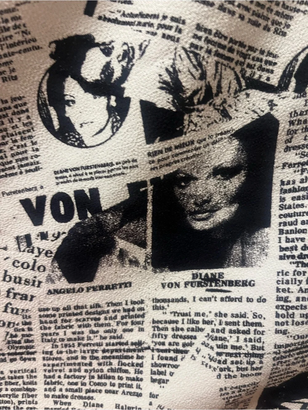 DVF Diane Von Furstenberg Newspaper Print Silk Look Blouse Shirt Size Small